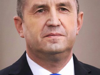 Руска тв: Въпреки резултата на Радев, предсрочни избори са възможни, ако не мине стрес-тестове