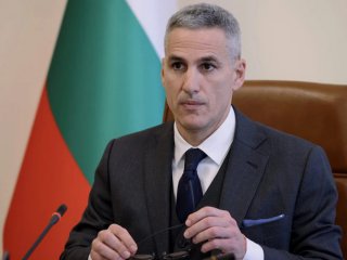 Гюров заложи бомба на Радев с вземането на милиарди от ББР: Икономист