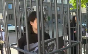 Протест срещу отглеждането на телета в клетки пред НС