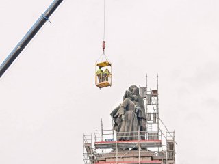 СОС: Общината поема елементите от Паметника на Съветската армия въпреки протести и политически сблъсъци
