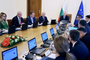 Радев разпредели ресорите на своите заместници 