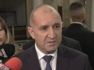  Няма да има механично съкращение в държавната администрация: Радев