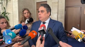 Да се направи реалистичен ръст на приходите, разходите, да не се вдигат заплатите с 50-70%: Асен Василев