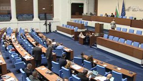 По-ниска партийна субсидия и нов размер на минималната пенсия: Второ четене