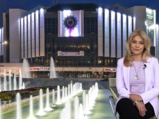 Мъжът гадае на политици, синът с фирма за арт-билети: Ето защо шефката на НДК крие фамилията си