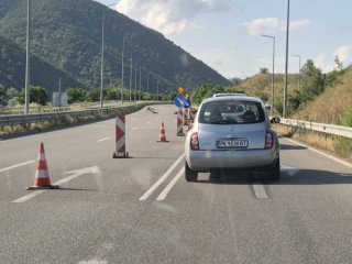 Мегазадръствания и без лампи в тунели по АМ Струма, докато министър Шишков шества по тв