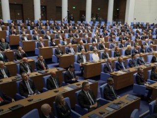 Българските депутати с най-високите заплати в ЕС, българите - с най-ниската