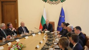   Радев увеличи броя генерали: 1 на 760 служещи, което е под стандарта за полковник  