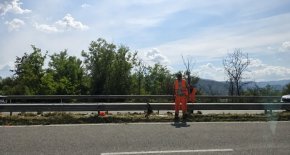 Шофьор блъсна 3-ма работници от АПИ, единият е с опасност за живота 