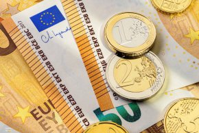 Еврото е привлякло 7 пъти повече чужди инвестиции до април