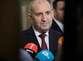 Радев отрече кабинетът да замразява минималната работна заплата до 2028 г. 