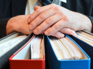   76000 чиновници взимат и пенсия, и заплата: Милиарди, които кабинетът Радев не ще да спести  