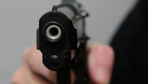 Мъж насочи пистолет срещу друг заради куче в Поморие