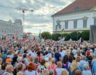 Огромен митинг в защита на унгарския президент срещу премиера Мадяр