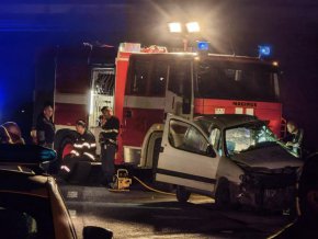 Мъж загина на място, дете е с опасност за живота след тежка катастрофа край Мъглиж