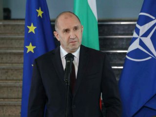  5 министри и 30 депутати в черен списък на Радев за махане