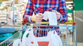 Потребителските цени са намалели с 0.9% през юни, но годишната инфлация остава над 5%: НСИ