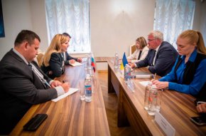 Външната министърка е подписала Киевската декларация за засилени санкции срещу Русия