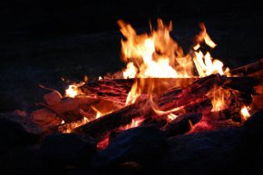 Ще дойде ден и детето,
което не е било прегръщано,
ще подпали цялото село,
за да почувства топлината му