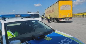 3 от първите 6 проверени камиони на АМ Тракия със скъсани гуми 
