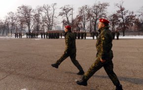 МО предлага задължително военно обучение за определени професии