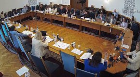 Правната комисия одобри почти изцяло машинно гласуване и отпадането на лимита за секции извън ЕС