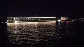 Круизен кораб с близо 240 души на борда заседна край румънския бряг на Дунав 