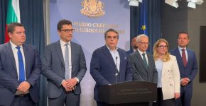  Институцията на президентството е сведена до пресслужба на правителството: Ас. Василев