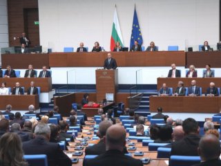 25 дни отпуска за НС, след като ЕС глоби кабинета €200М от ПВУ заради неприети закони от депутатите - чакат ги 159