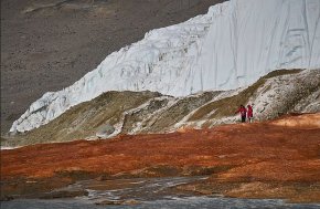 Зловещият Кървав водопад в Антарктика се оказа дом на древен живот