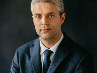 Нова улица прави до заведението си, което дължи над 500К на общината кметът на Варна с народна пара