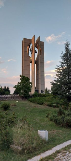  Камбаните на 47 г.  