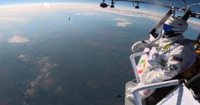 Руснак постави световен рекорд за най-висок парашутен скок от топловъздушен балон