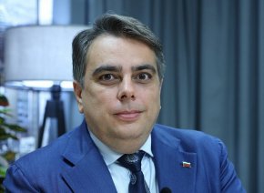 Качва се на самолета в София с 20 евро производителност, слиза във Франкфурт със 73 евро на час: Ас. Василев за работната заплата
