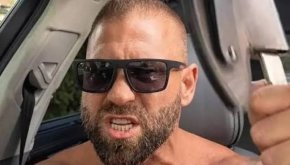 Колев се появи в социалните мрежи с цигара и брадва