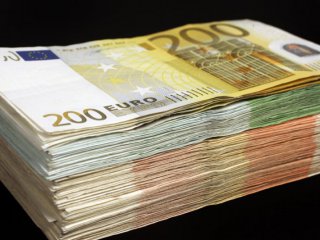 Минималната заплата ще надхвърли 700 евро чак през 2029 г. : МФ с прогноза