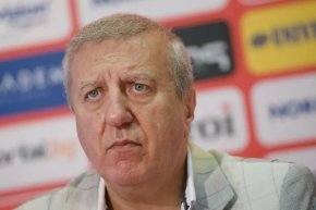 Александър Томов обяви кандидатурата си за президент