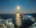 Луната над Царево, където лятото продължава: ФОТО НА ДЕНЯ