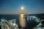 Луната над Царево, където лятото продължава: ФОТО НА ДЕНЯ