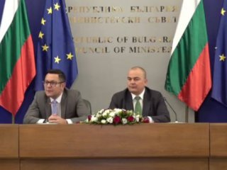 Докато някои хора лягаха пода чадърите, правителство не спря да работи за своите граждани: министърът на земеделието