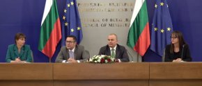 Докато някои хора лягаха пода чадърите, правителство не спря да работи за своите граждани: министърът на земеделието