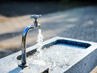 Защо течащата вода винаги е по-добра от бутилираната?