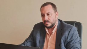 Мин индъстри дари исторически летопис на музея в Перник за 135-годишнината на мините