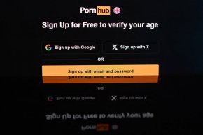 Британският регулатор разследва Pornhub за проверките на възрастта