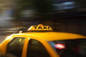 Скачат цените на таксиметровите услуги с 5,3%