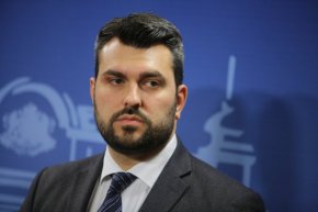 Има голямо разминаване между президента и правителството за Украйна: Георг Георгиев
