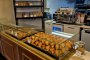 ДА! Late, Cafe & Croissant, въпреки грешката в названието и цената на кифлата