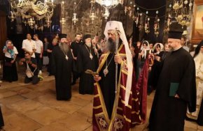 Патриарх Даниил и българската църковна делегация се поклониха в храма на Гроба на Божията майка