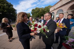 Имам самочувствието на човек с опит, който е взeмал и много трудни решения, но винаги с подкрепата на българите: Илияна Йотова