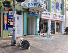 Патрулка се вряза в оптика при гонка с криминално проявен в Бургас